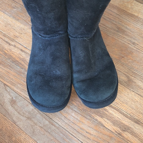 black UGGS - Picture 4 of 8